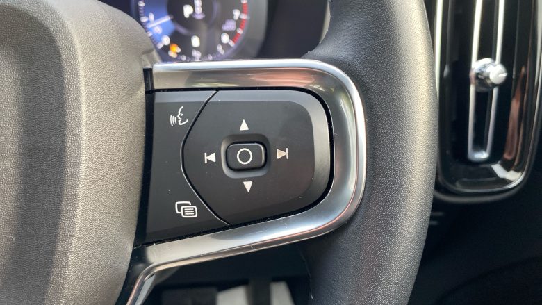 Volvo Xc40 2.0 B4P Inscription Pro 5dr Auto Petrol Estate